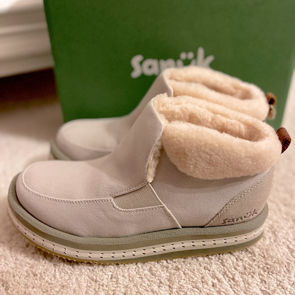 Women’s Size 8 Sanuk Aerokush Brand New in box